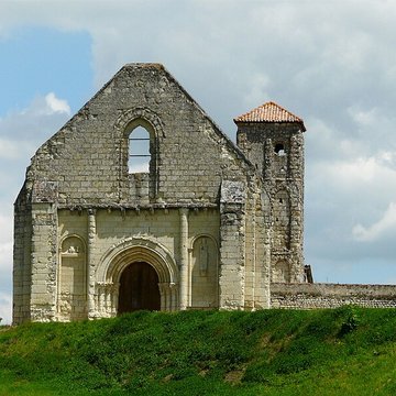Restes de léglise Saint-Pierre