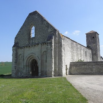 Restes de léglise Saint-Pierre