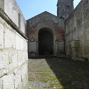 Restes de léglise Saint-Pierre