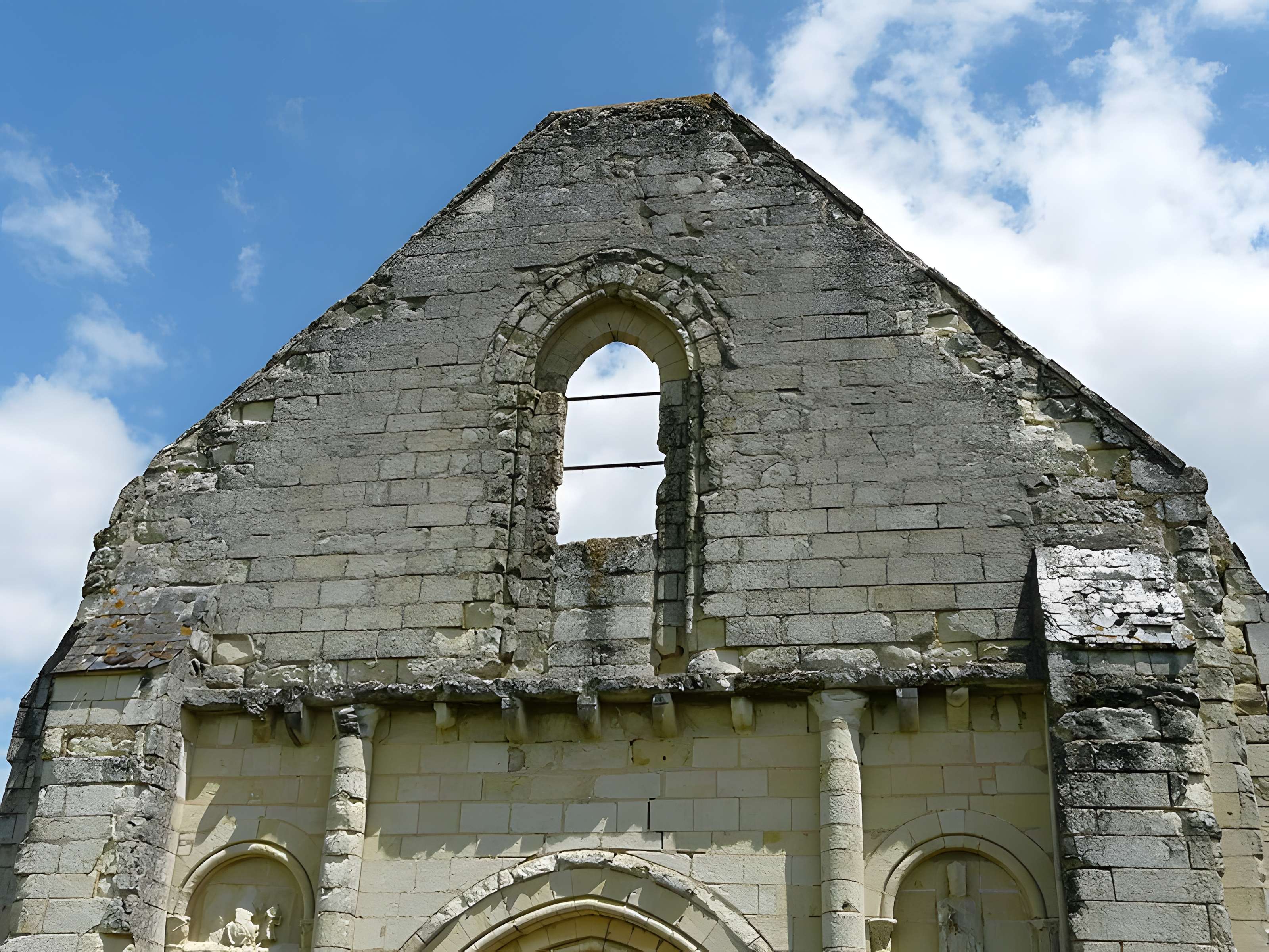 Restes de l'église Saint-Pierre