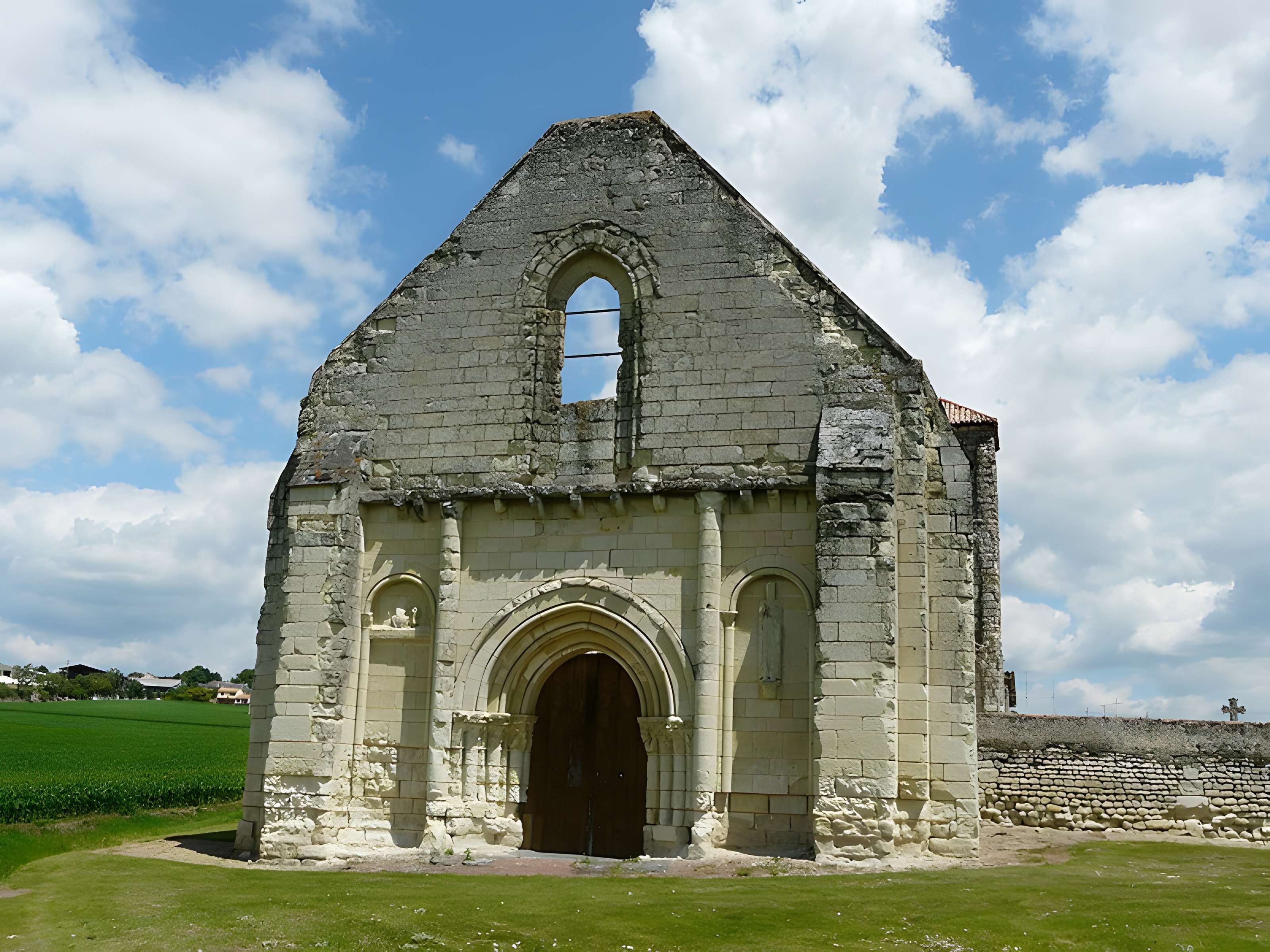 Restes de l'église Saint-Pierre