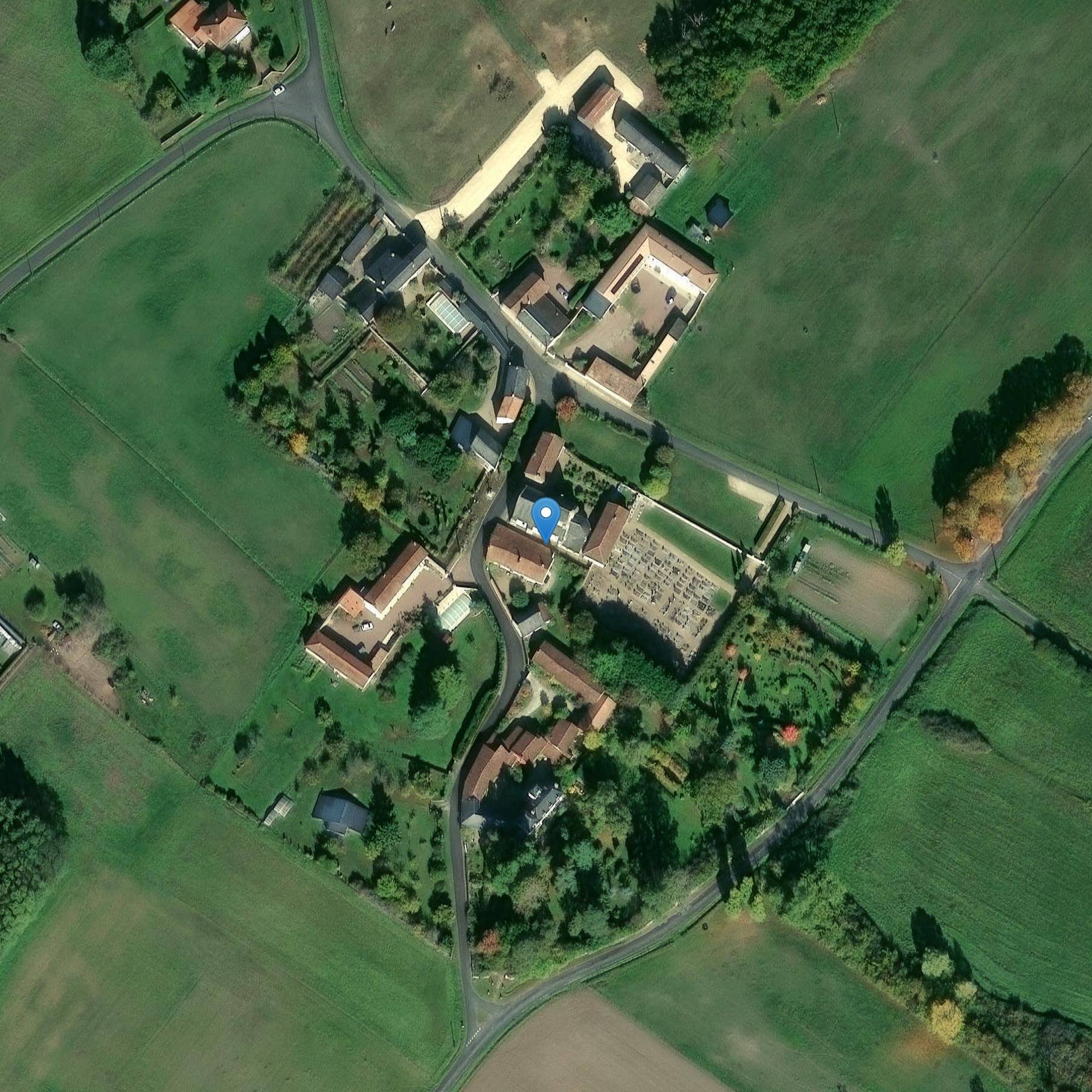 Photo de Saint Germain de Claunay Kerk