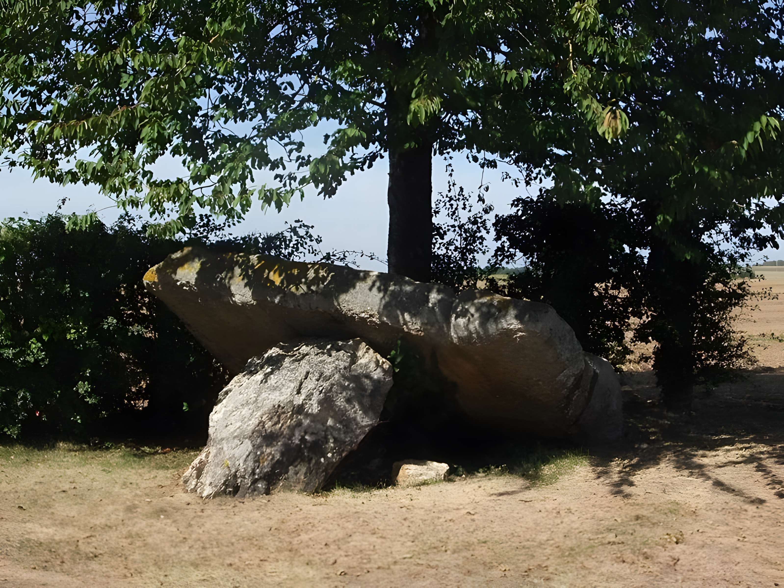 Pierre Levée de Fontaine-les-Bassets 