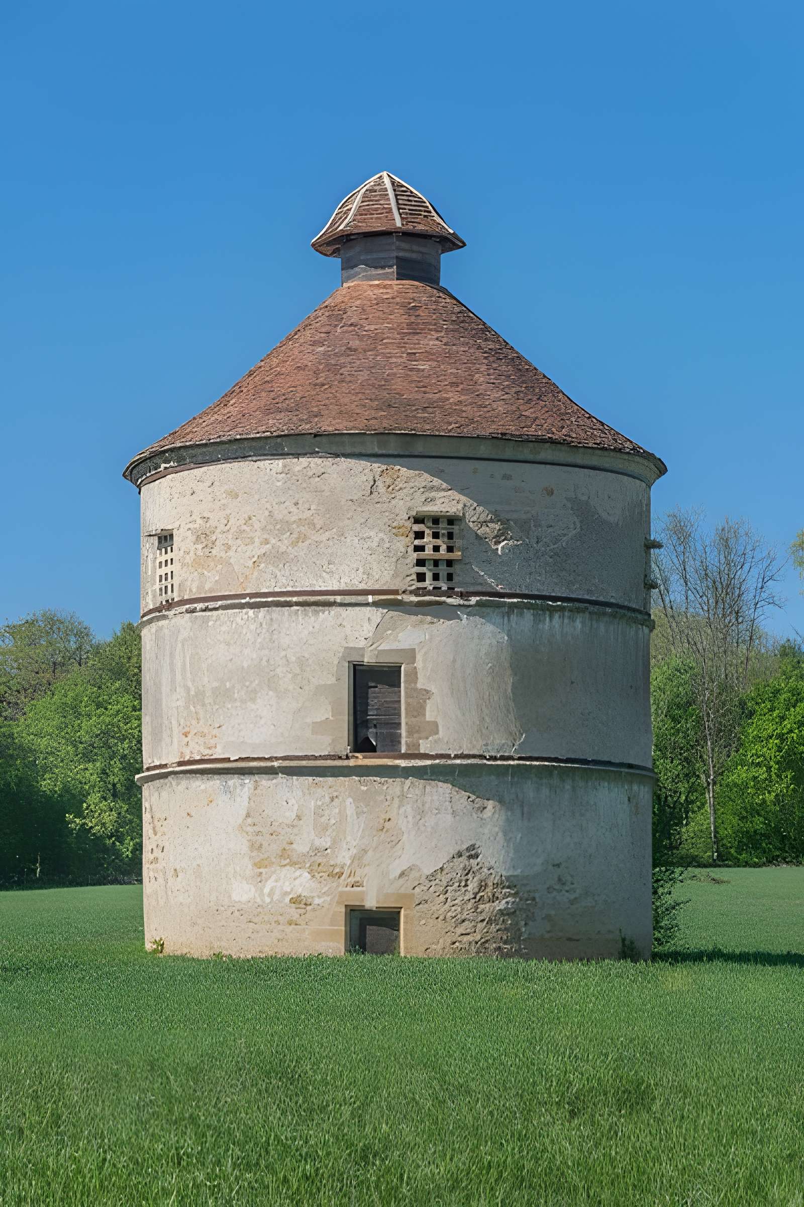 Pigeonnier du château à Assier 