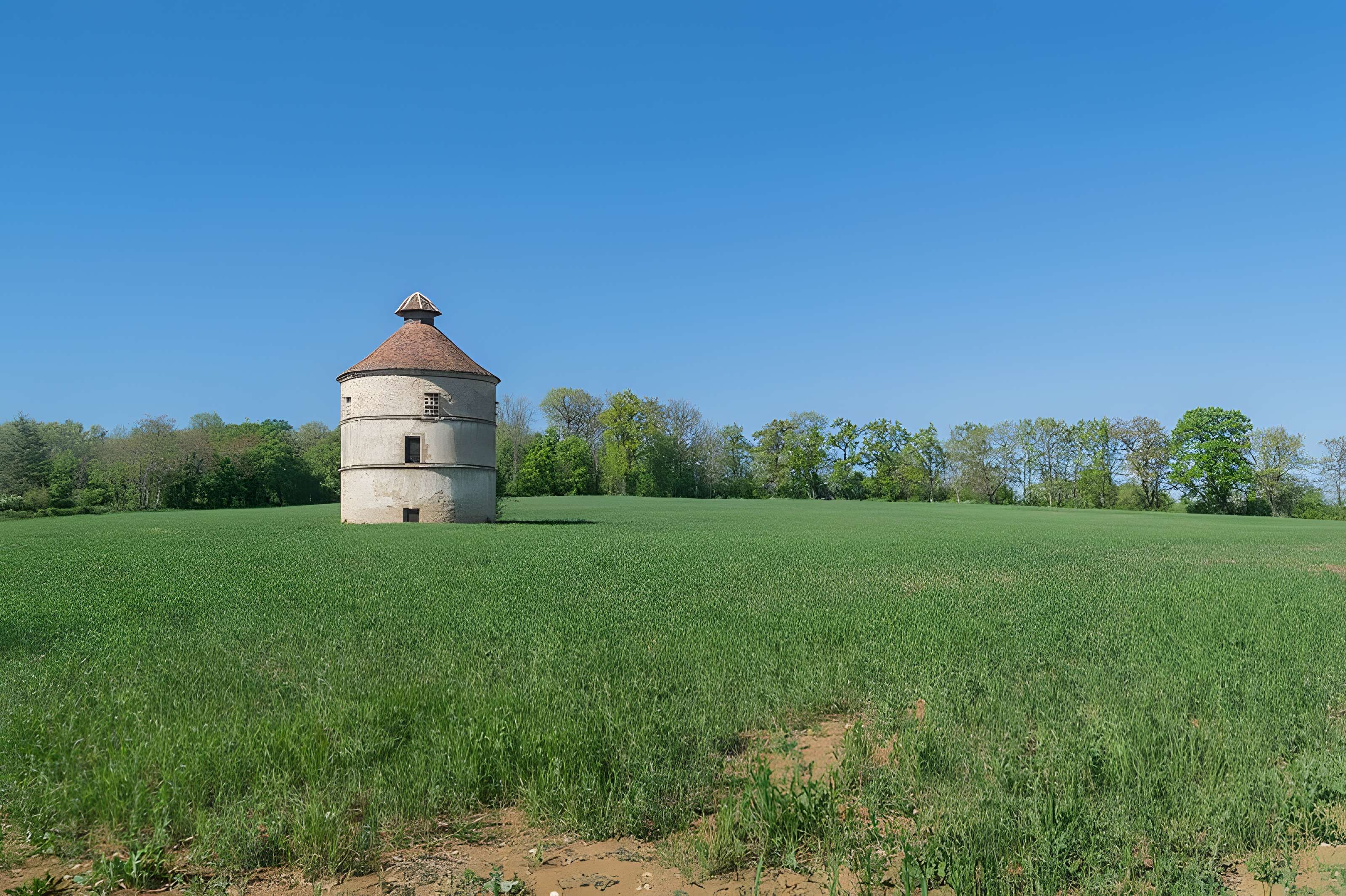 Pigeonnier du château à Assier