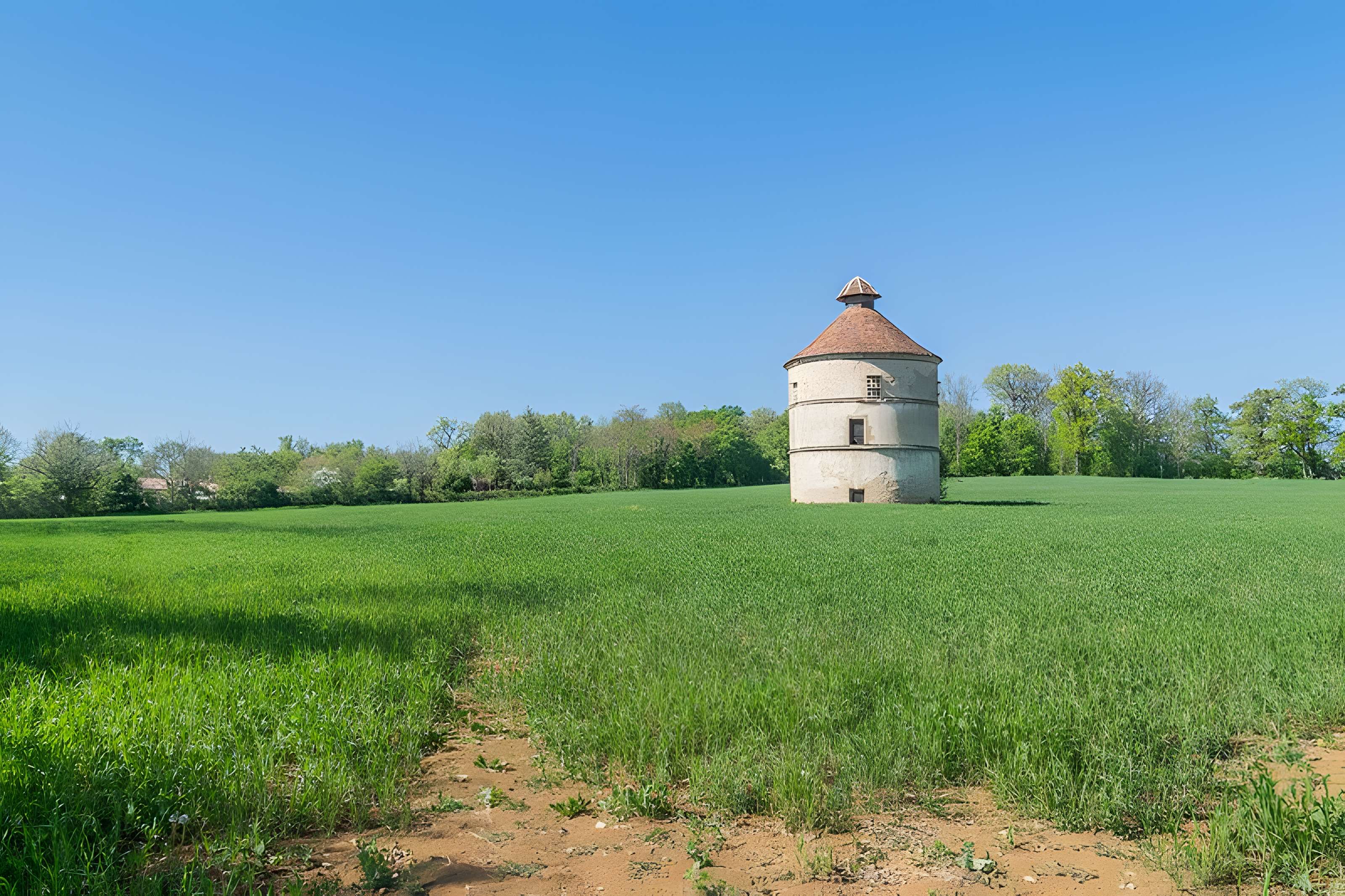 Pigeonnier du château à Assier