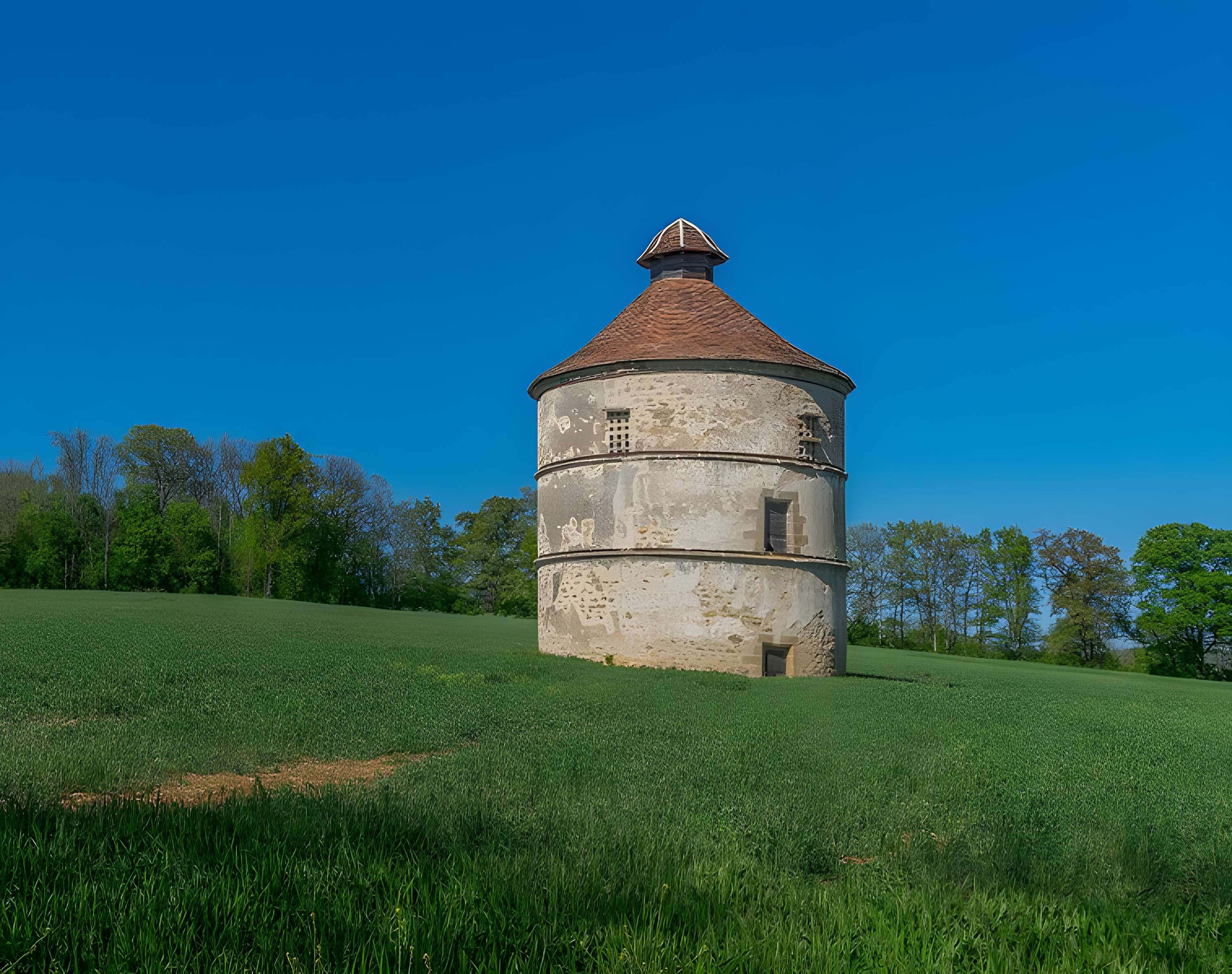 Pigeonnier du château à Assier