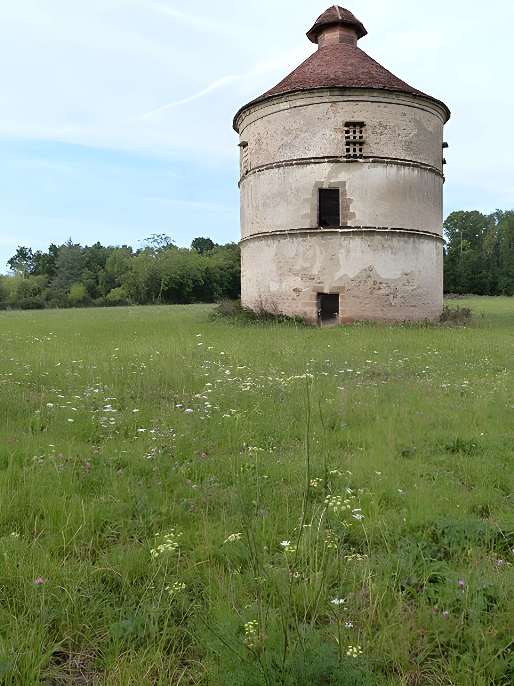 Pigeonnier du château à Assier