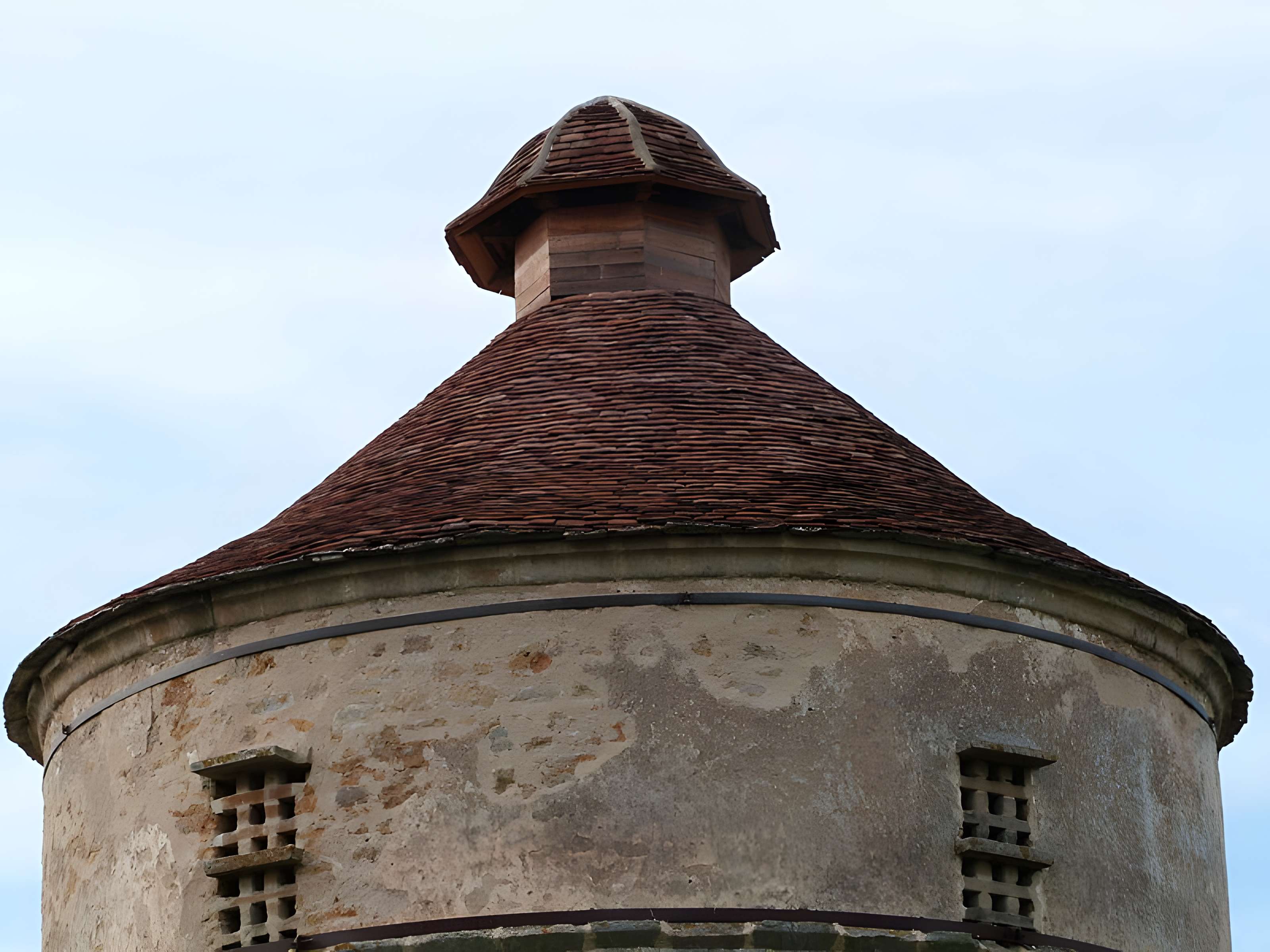 Pigeonnier du château à Assier