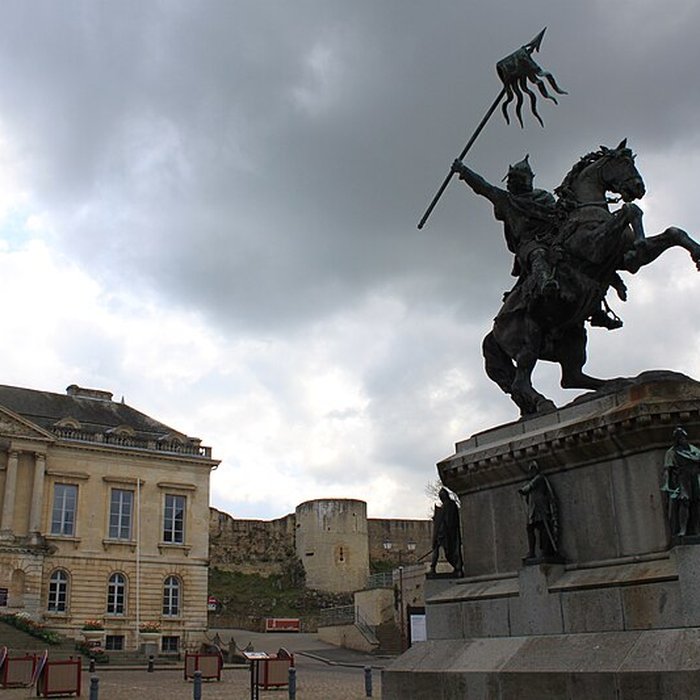 Photo de Place Guillaume-le-Conquérant de Falaise