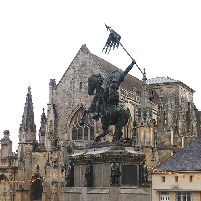 Photo de Place Guillaume-le-Conquérant de Falaise