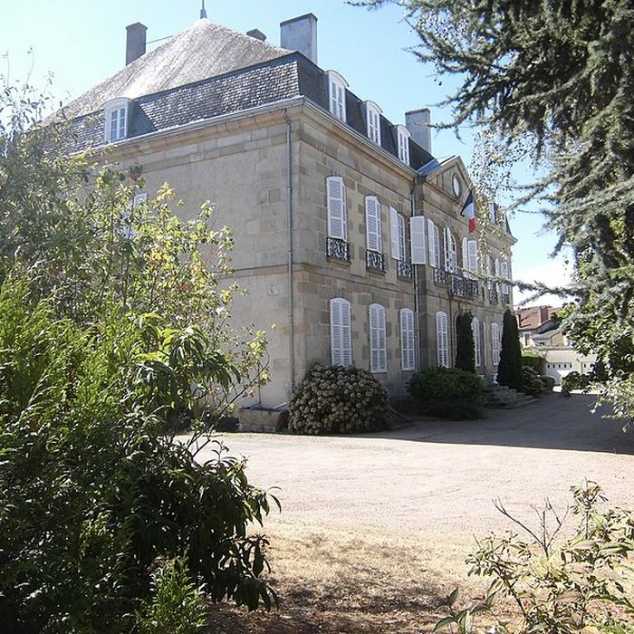 Photo de Hôtel du XVIIIe siècle, actuellement sous-préfecture de Bellac