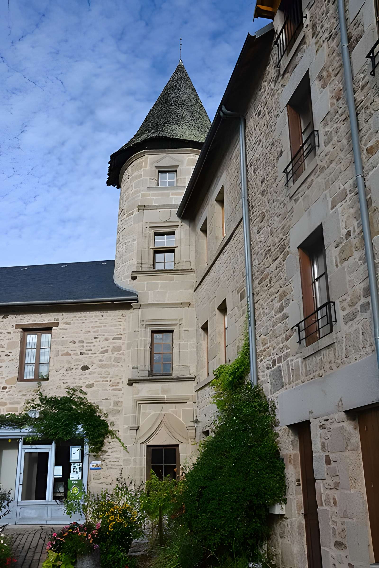 Tour du XVIe siècle, sise dans le quartier du Puy d'Ayen