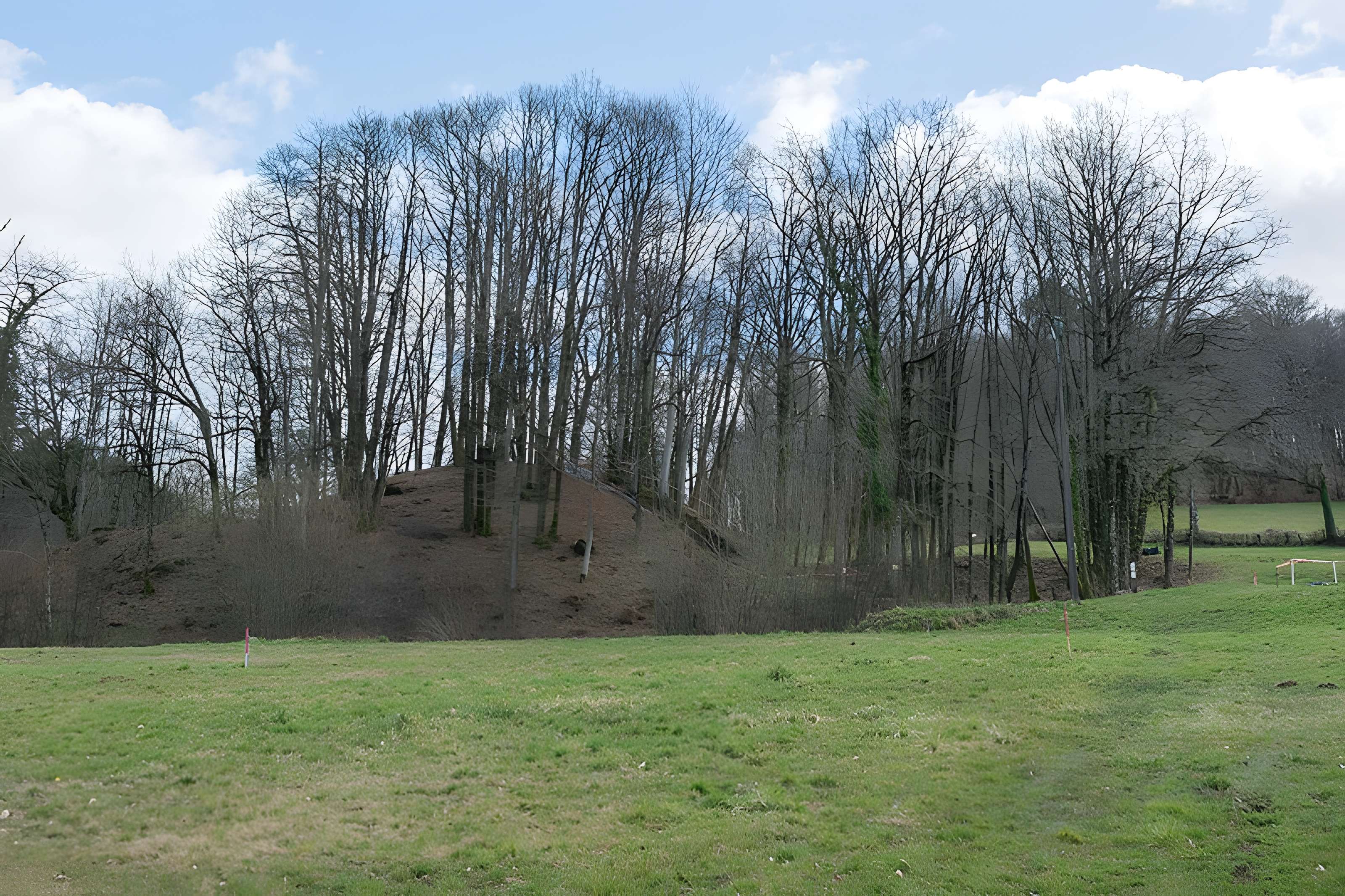 Motte castrale et fossé de Puy Archer, dit Châteauvieux