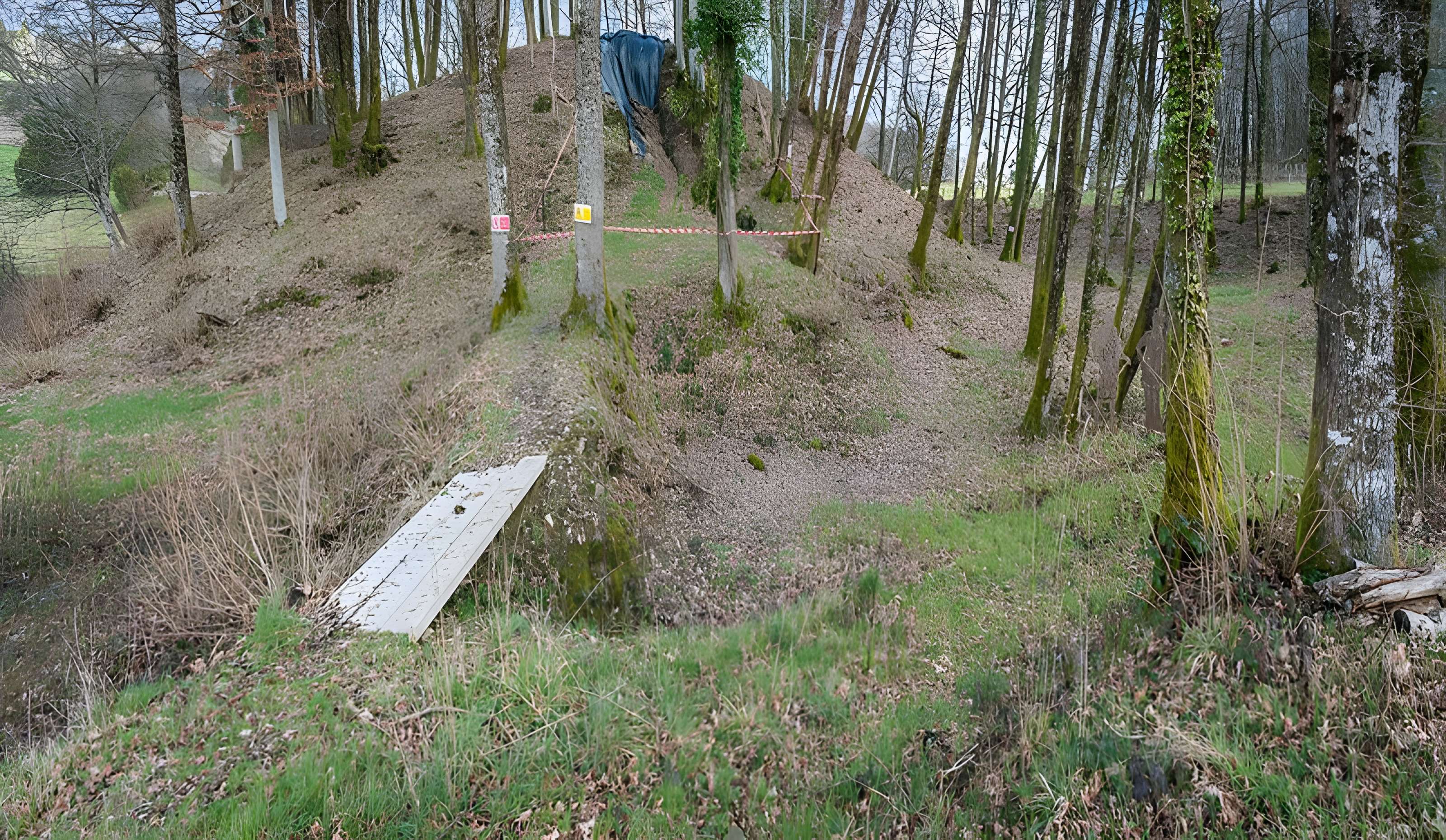 Motte castrale et fossé de Puy Archer, dit Châteauvieux