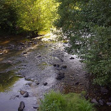Pont dit Pont de la Tour sur la rivière de lIsle également sur communes de Saint-Yrieix-la-Perche et Le Chalard, dans la Haute-Vienne