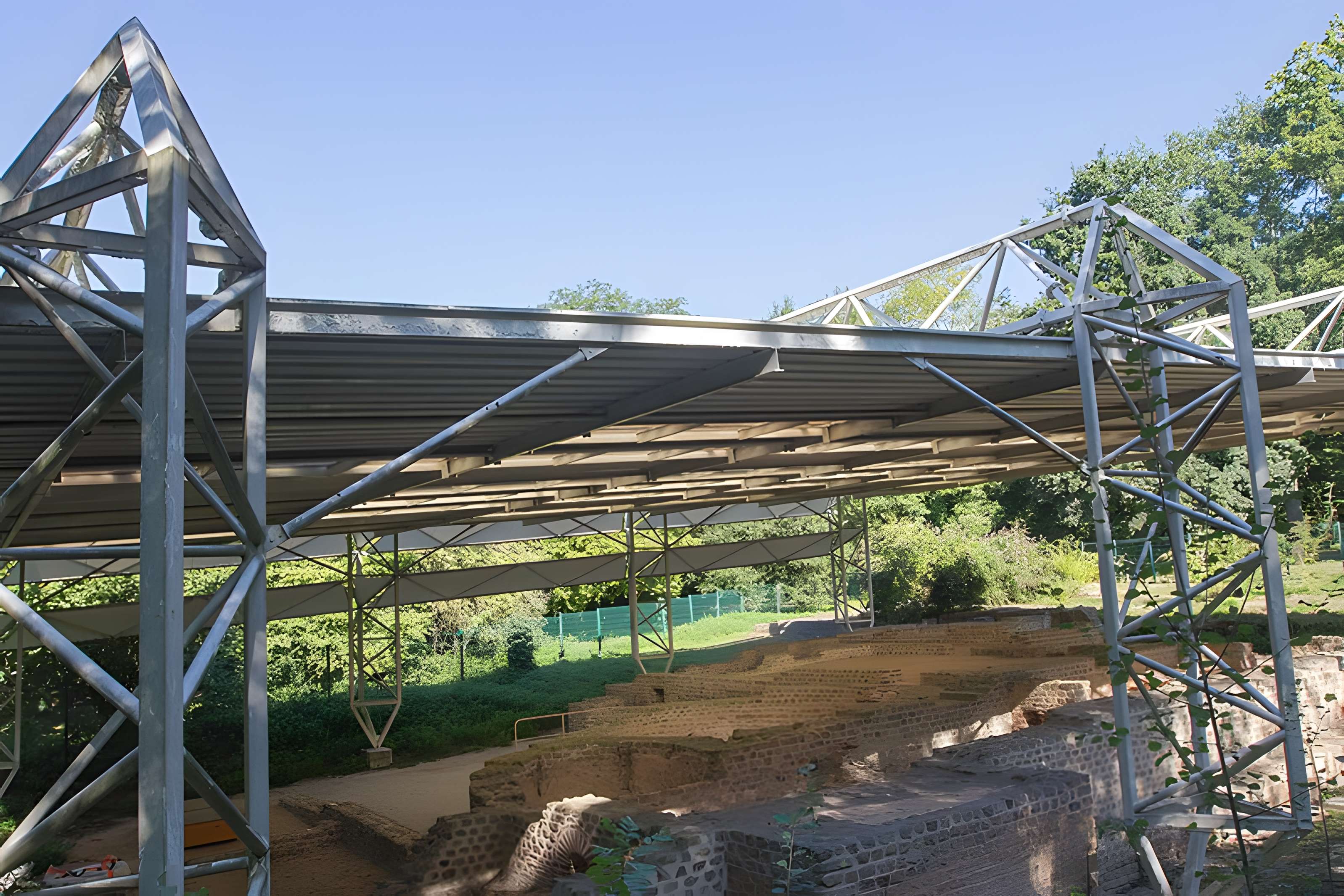 Substructions gallo-romaines et vestiges de thermes