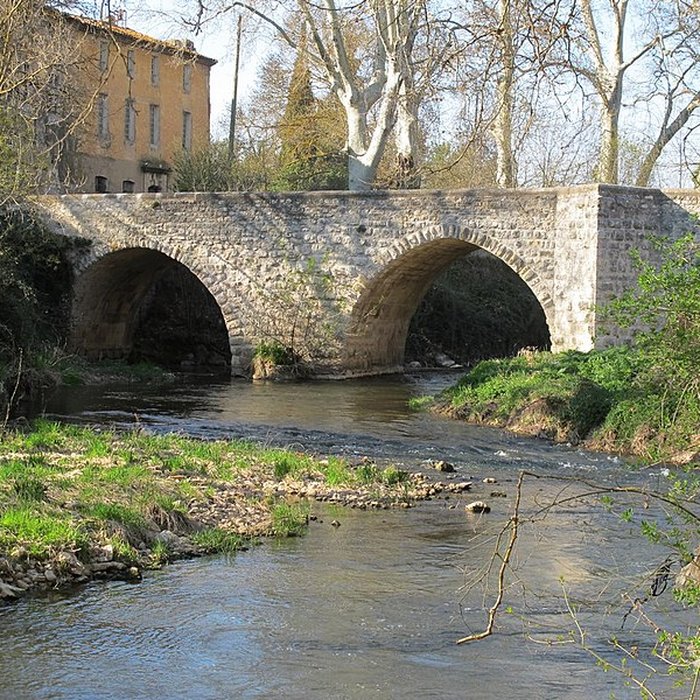 Photo de Pont franchissant lArc dit Pont de Saint-Pons