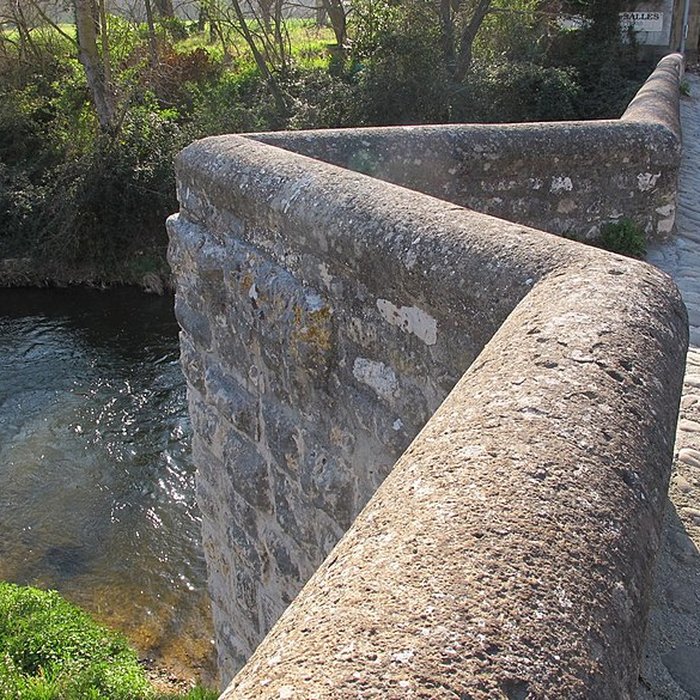 Photo de Pont franchissant lArc dit Pont de Saint-Pons