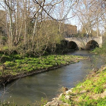 Pont franchissant lArc dit Pont de Saint-Pons