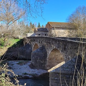 Pont franchissant lArc dit Pont de Saint-Pons