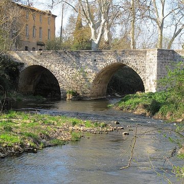 Pont franchissant lArc dit Pont de Saint-Pons
