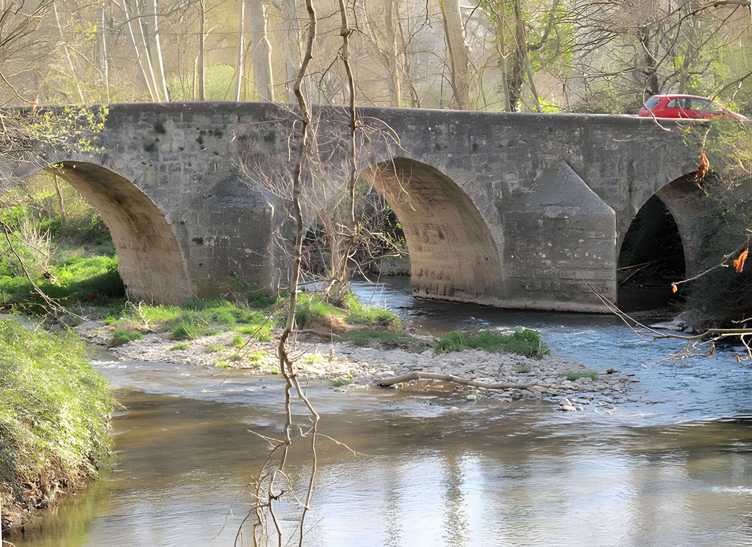 Pont franchissant l'Arc dit Pont de Saint-Pons