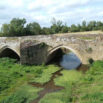 Ancien pont de Taizon également sur commune de Bagneux et Argenton-lEglise