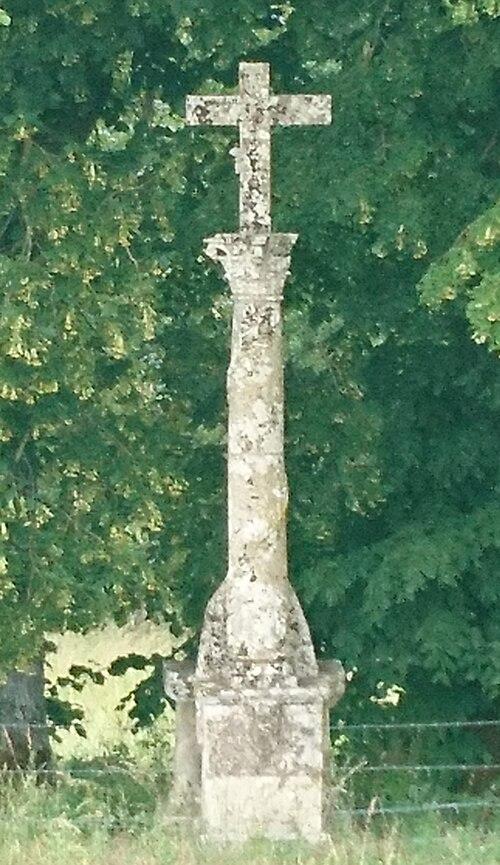 Photo de Croix de chemin en pierre dite Croix Vernaie