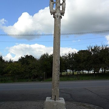Croix de chemin, à Mannecourt