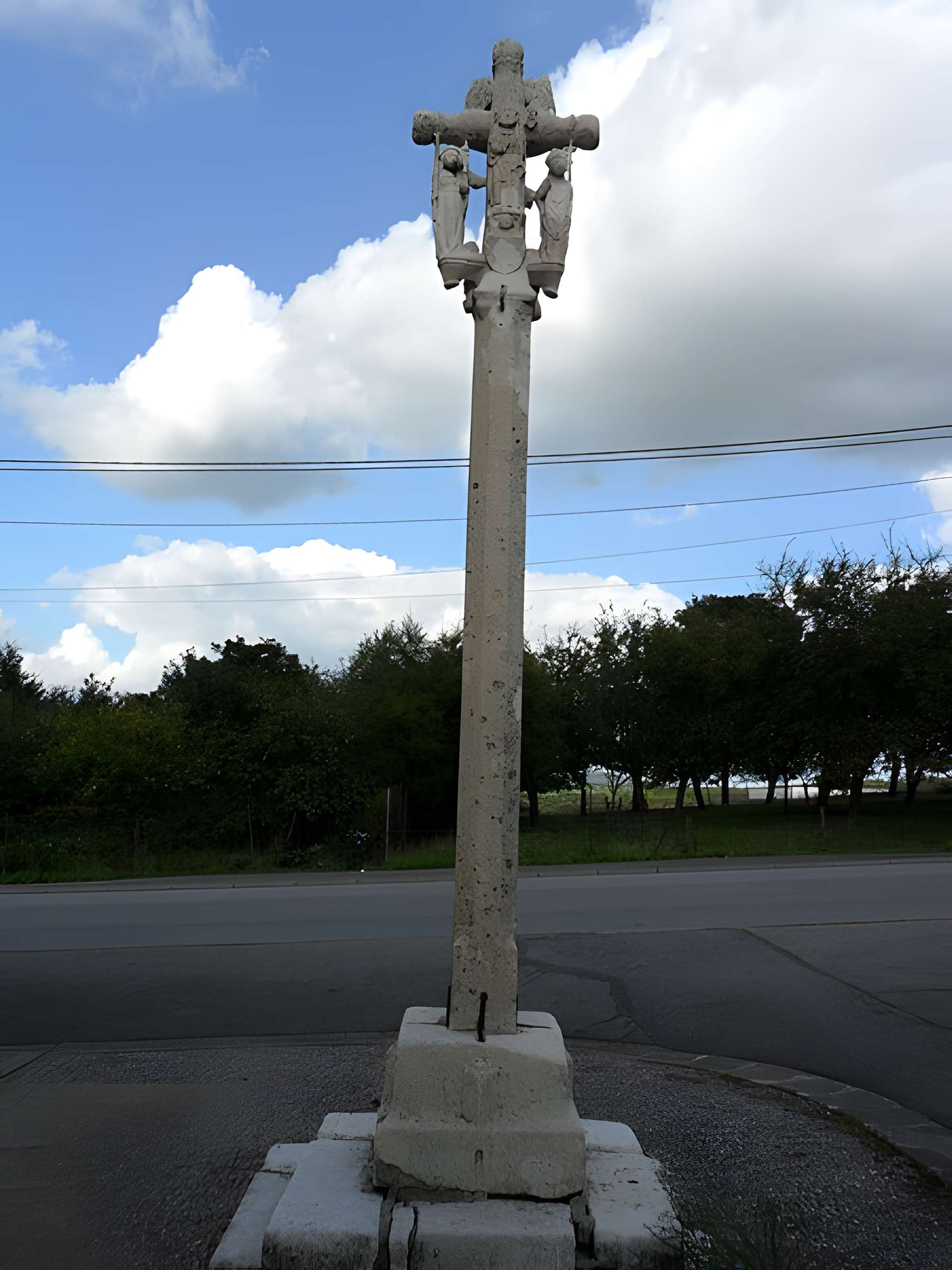 Croix de chemin, à Mannecourt