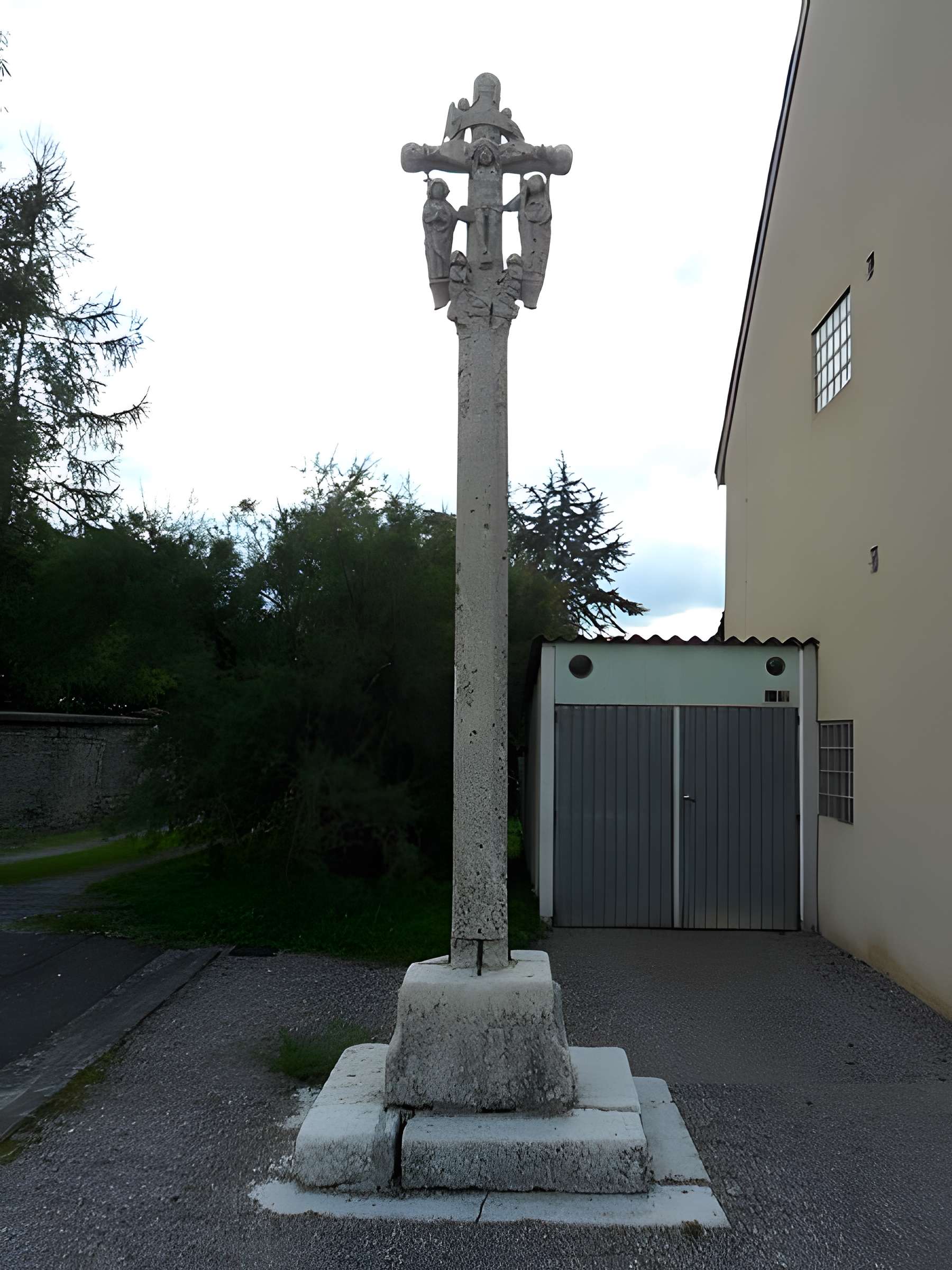 Croix de chemin, à Mannecourt