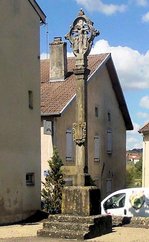Photo de Croix à l'entrée du village