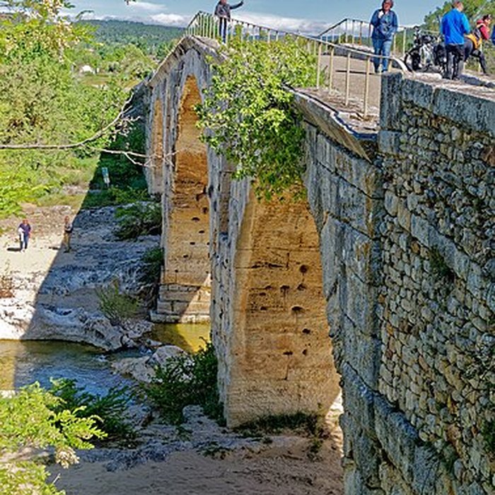 Photo de Pont Julien de Bonnieux
