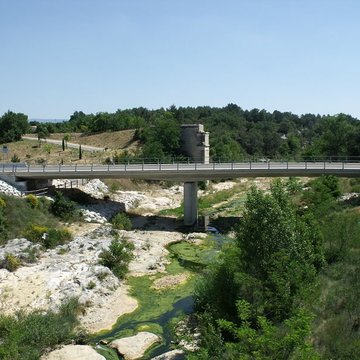 Pont Julien de Bonnieux