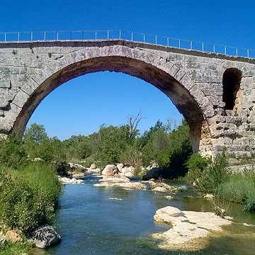 Pont Julien de Bonnieux