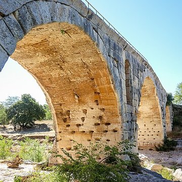 Pont Julien de Bonnieux