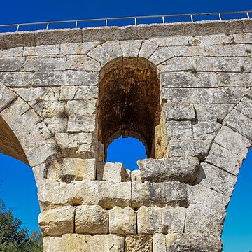 Pont Julien de Bonnieux