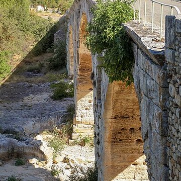 Pont Julien de Bonnieux