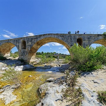 Pont Julien de Bonnieux
