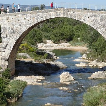 Pont Julien de Bonnieux