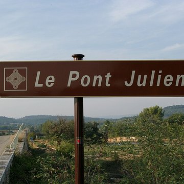 Pont Julien de Bonnieux
