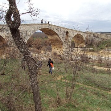 Pont Julien de Bonnieux