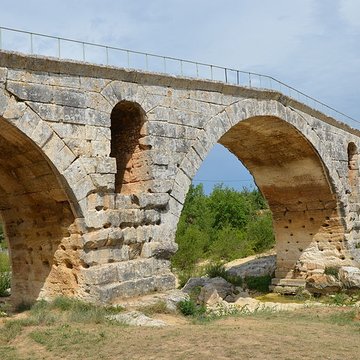 Pont Julien de Bonnieux