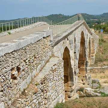 Pont Julien de Bonnieux