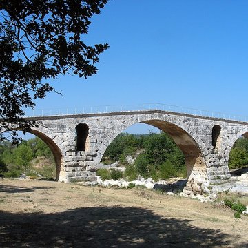 Pont Julien de Bonnieux