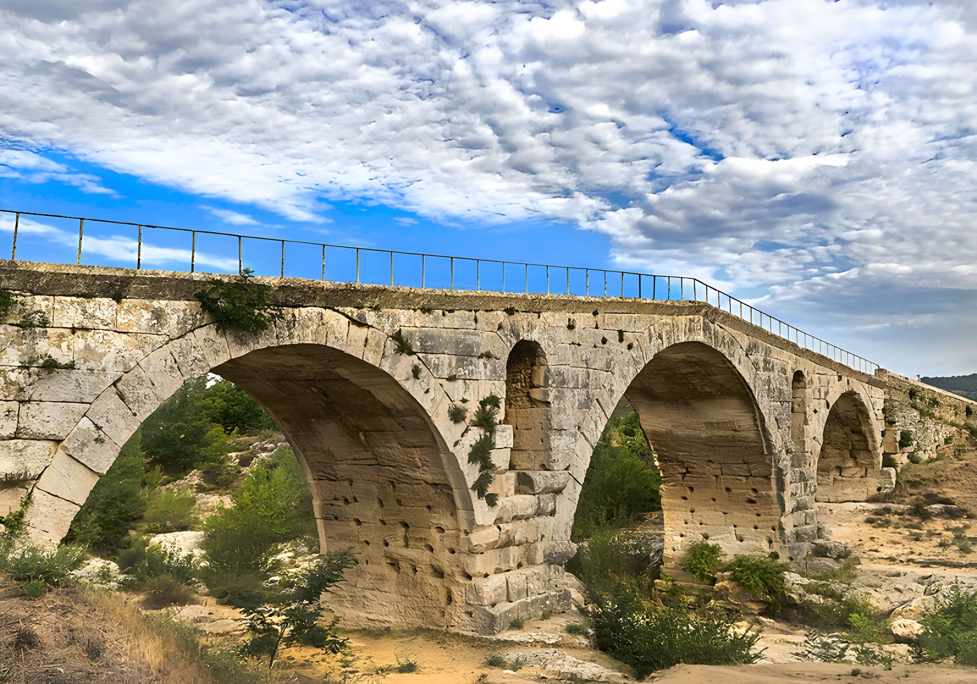 Pont Julien de Bonnieux