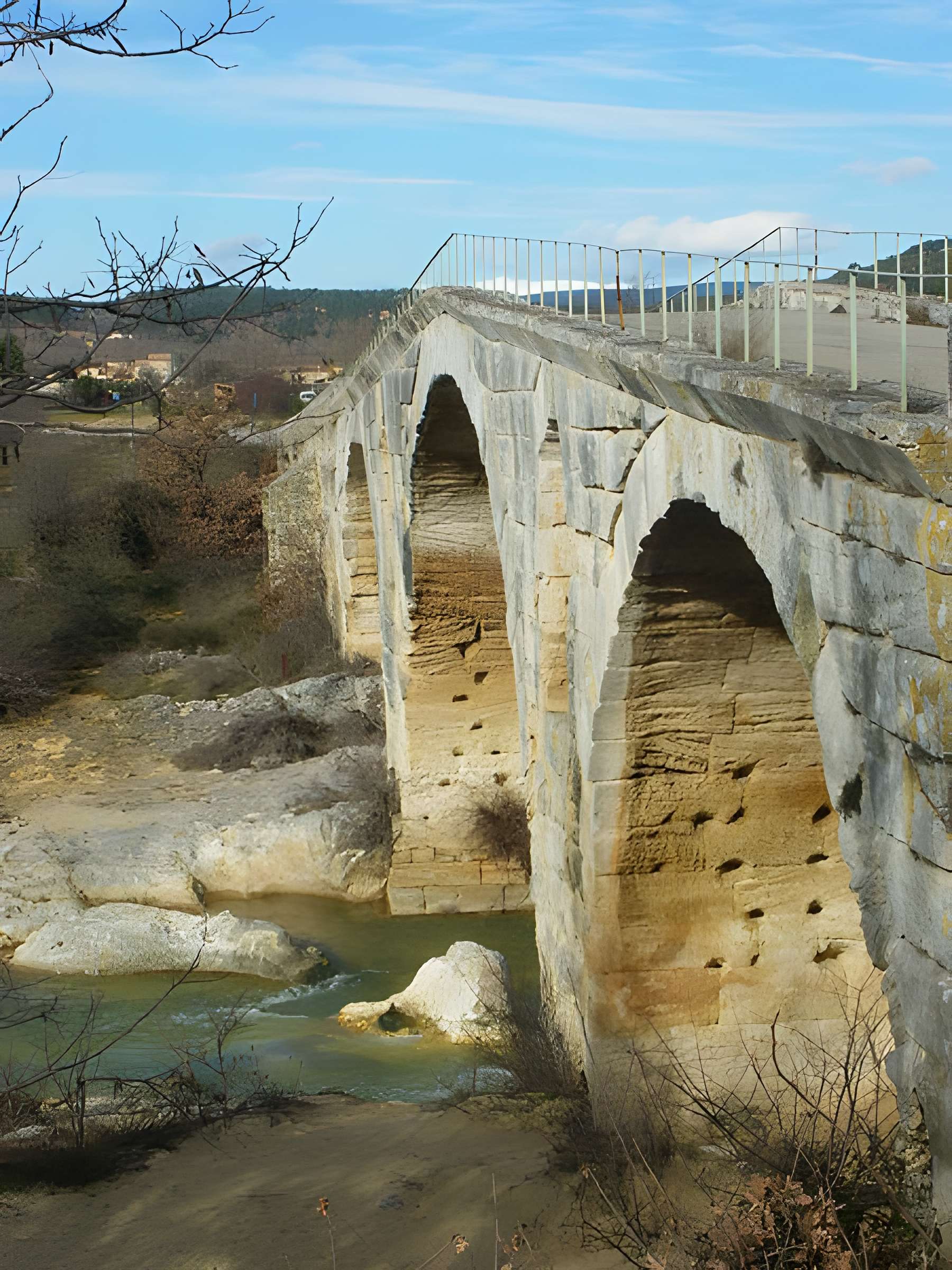 Pont Julien de Bonnieux