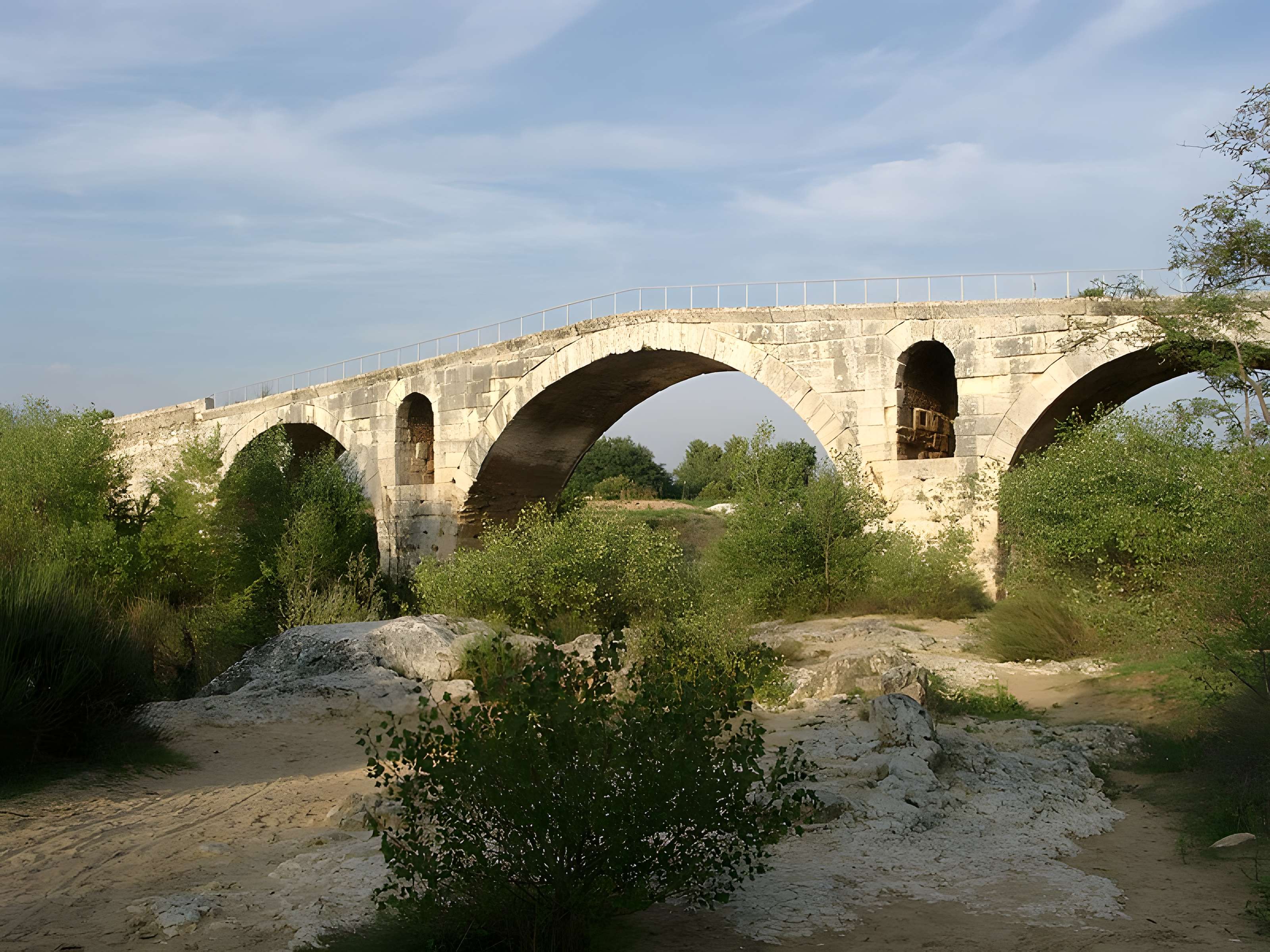 Pont Julien de Bonnieux