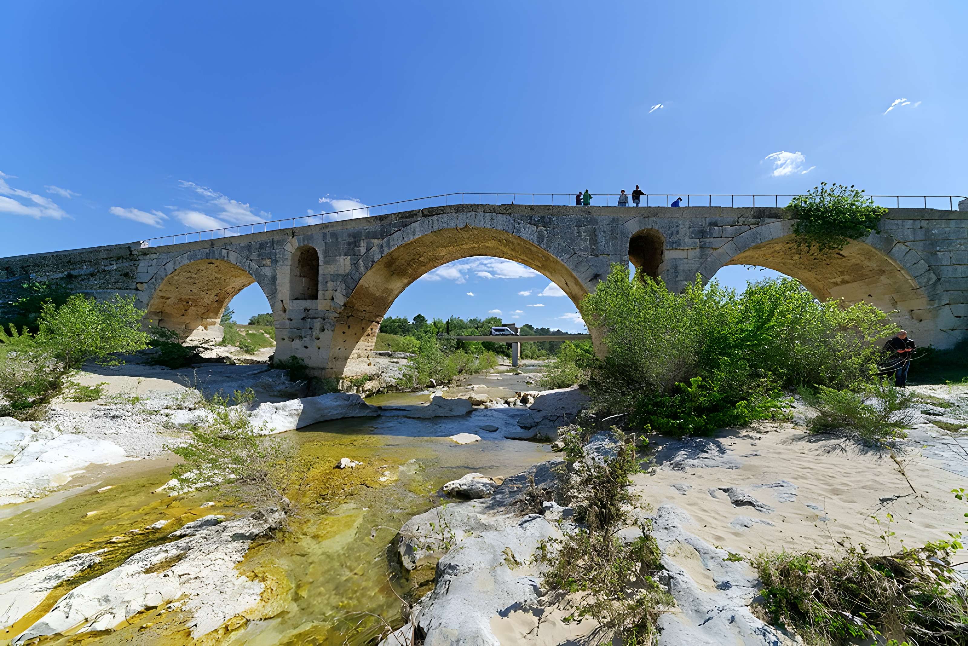 Pont Julien de Bonnieux